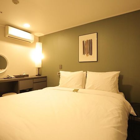 The Hotel Young Inn Сеул Экстерьер фото