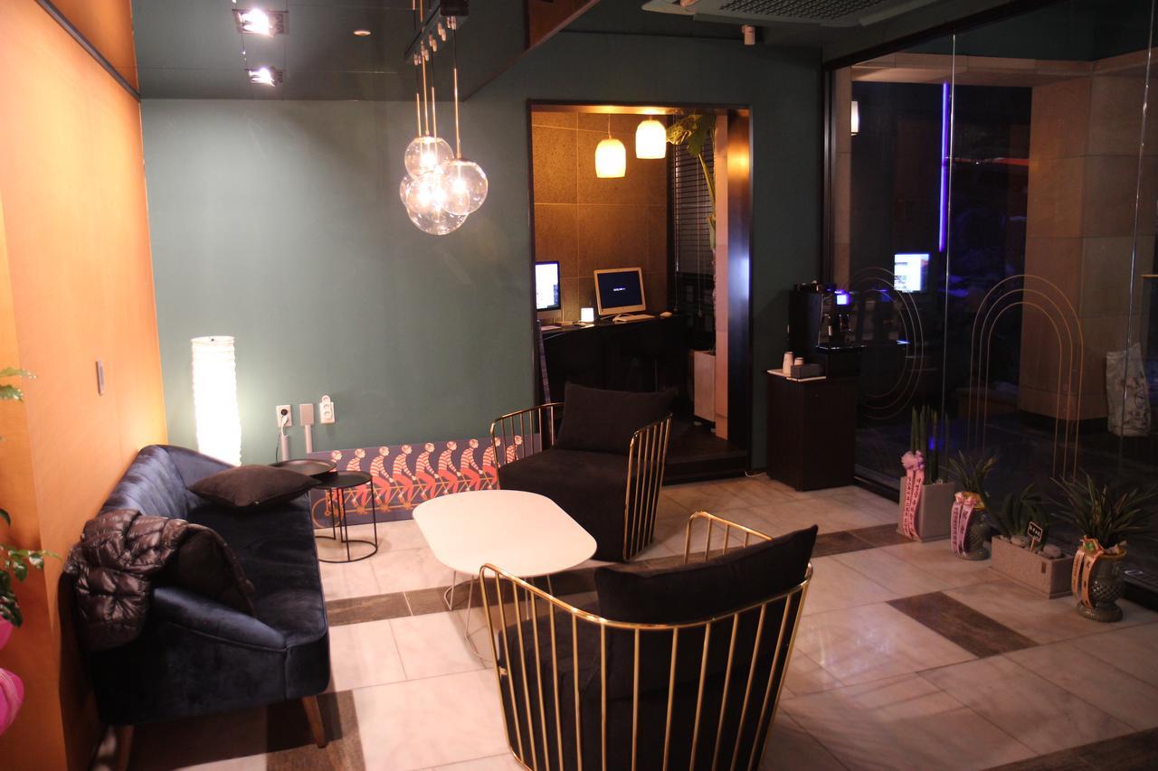 The Hotel Young Inn Сеул Экстерьер фото