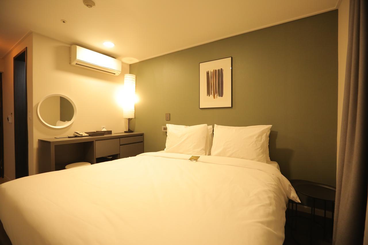 The Hotel Young Inn Сеул Экстерьер фото