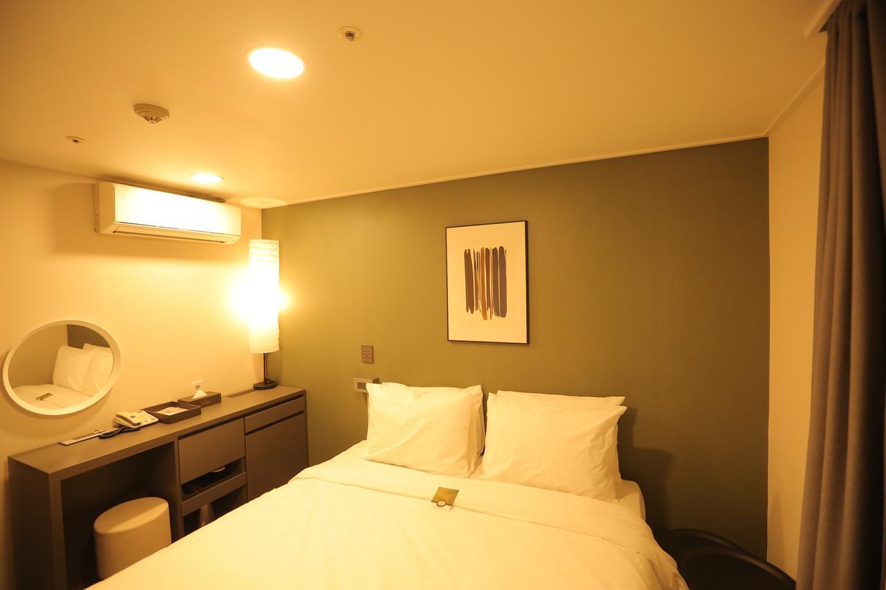 The Hotel Young Inn Сеул Экстерьер фото