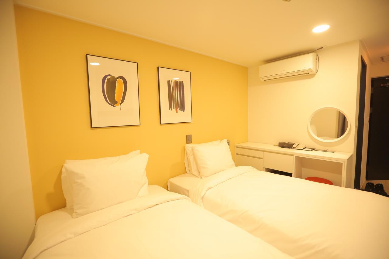 The Hotel Young Inn Сеул Экстерьер фото