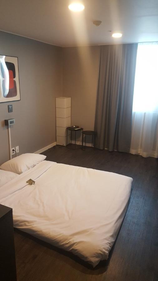 The Hotel Young Inn Сеул Экстерьер фото
