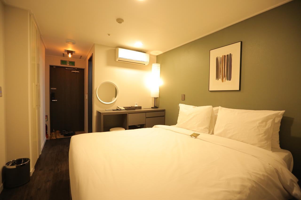 The Hotel Young Inn Сеул Экстерьер фото