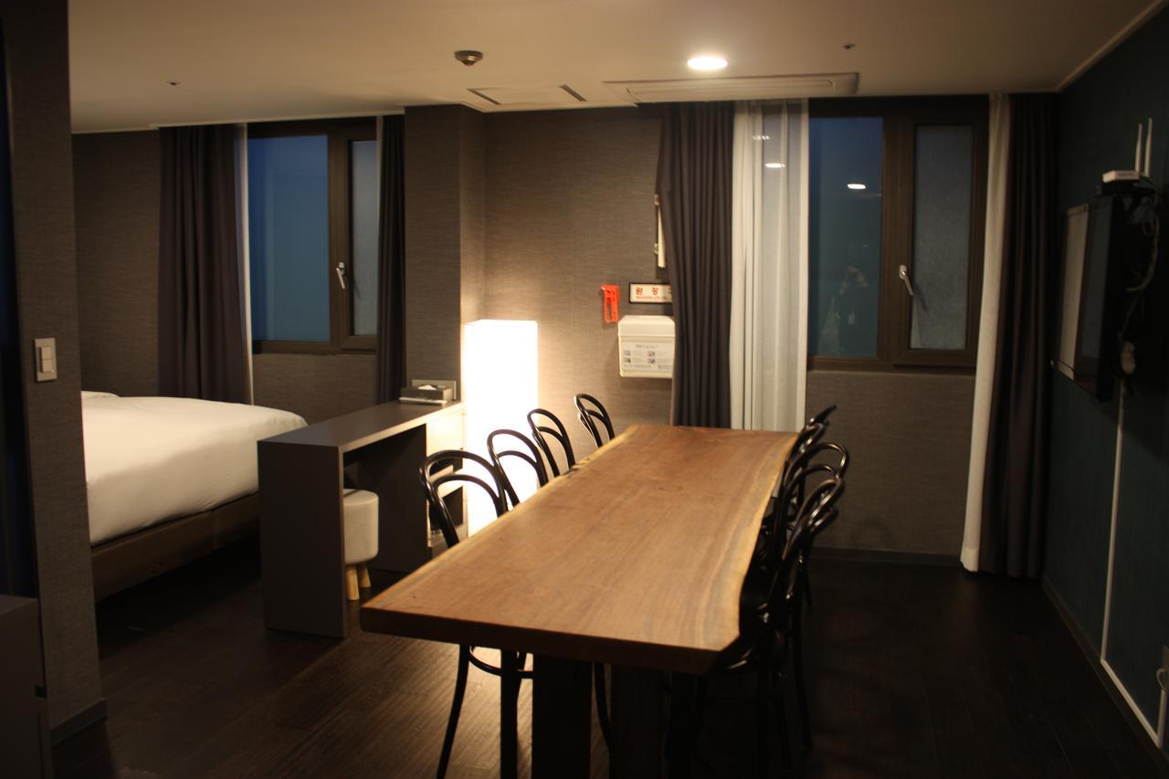 The Hotel Young Inn Сеул Экстерьер фото